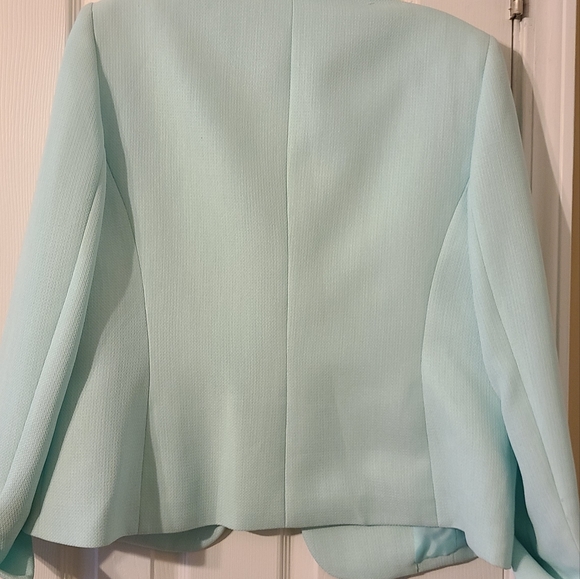 Women's Dresses - Picture 5 of 16